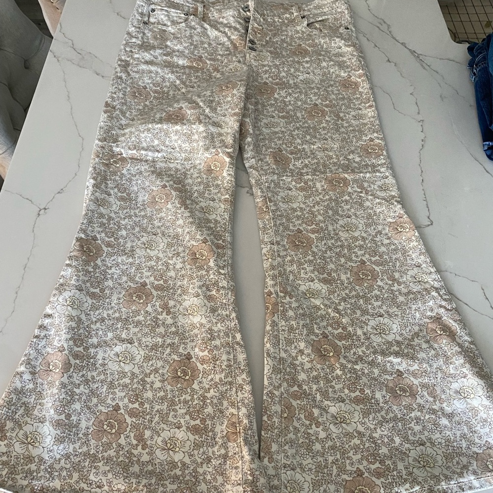 American Eagle Outfitters Cream and Brown Floral Pants